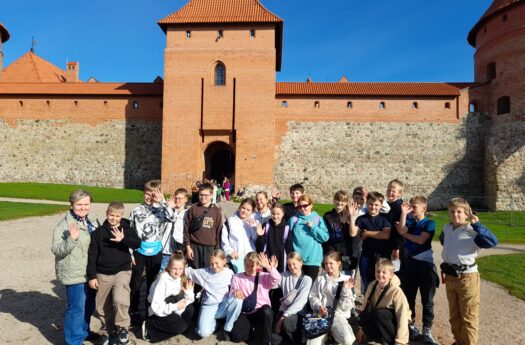 Skirtingos tautos kuria valstybę