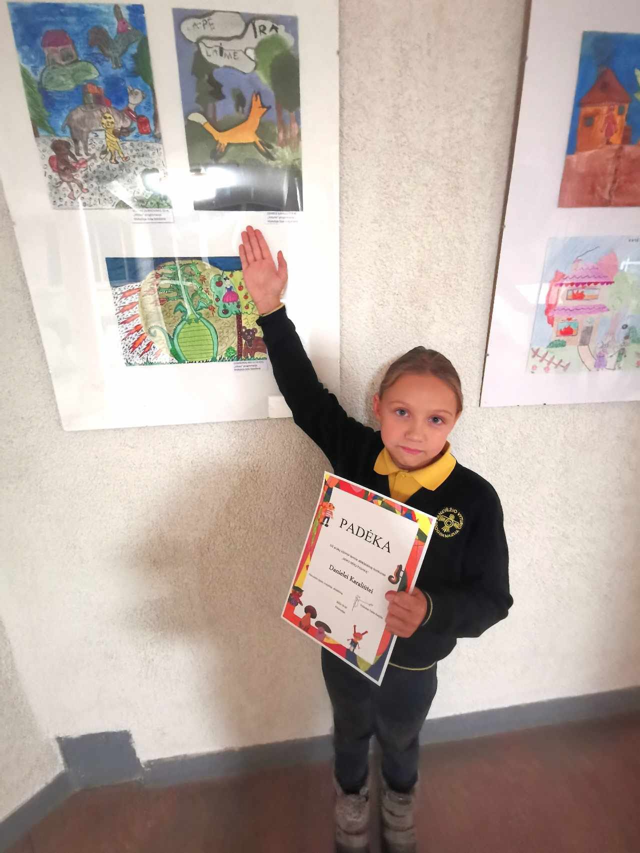 2b klasės mokinė Danielė Karaliūtė piešinių konkurso ,,Seku seku pasaką" laureatė. Sveikinimai.